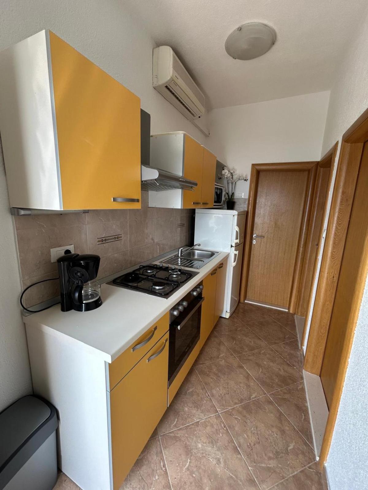 Apartment Lovre Topic Baška Voda Zewnętrze zdjęcie